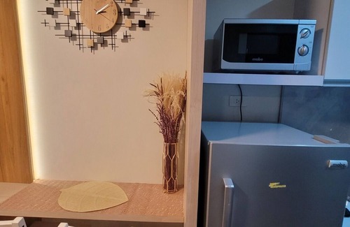 Legazpi Village Condo | Modern 1br Condo w/Balcony Near Airport & Sky Way - 3