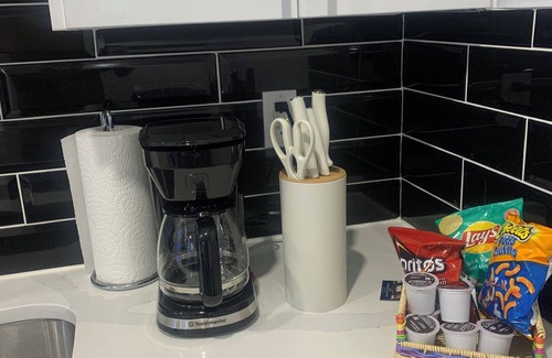 Northwest Calgary Apartment | Modern 1BR Entire suite near the Airport