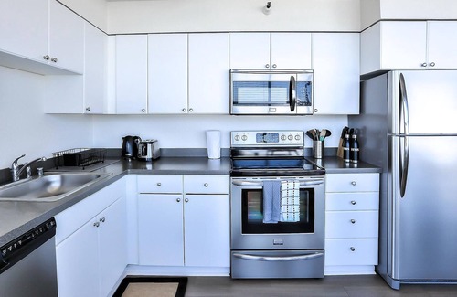 South Beach Apartment | Modern 1BR in South Beach w/ Gym + Pool