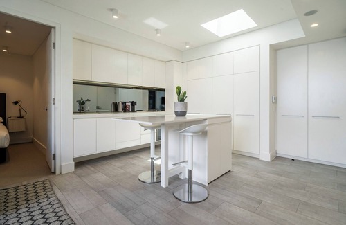 Bondi Beach Apartment | Modern 1BR Top-Level Unit w/Keypad Entry in Bondi