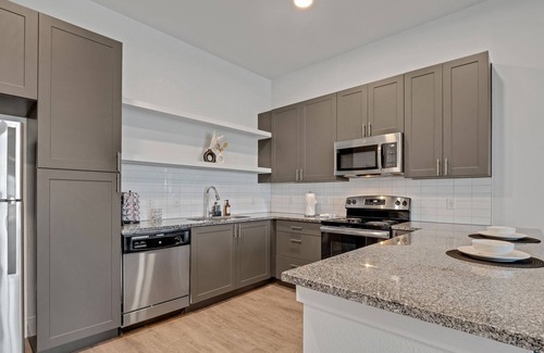 Pflugerville Apartment | Modern 2 Bd/2 bath apartment - 3 beds - parking, pool, gym, desk