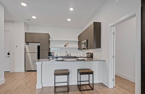 Pflugerville Apartment | Modern 2 Bd/2 bath apartment - 3 beds - parking, pool, gym, desk
