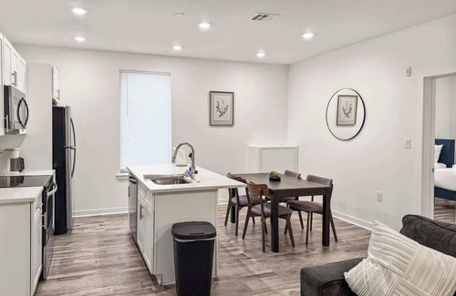Olde Kensington Apartment | Modern 2 BD | Sleeps 6 | Northern Liberties