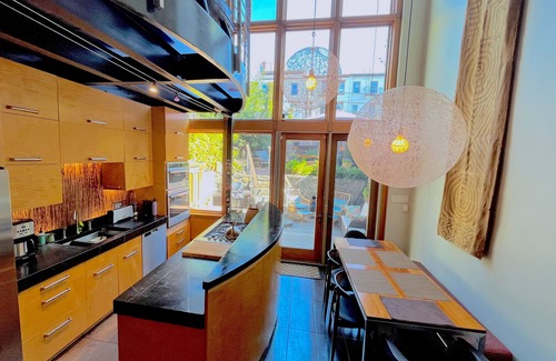 Carroll Gardens Apartment | Modern 2 Bed 2 Bath & Sofa bed w/Dedicated workspace & Large Garden
