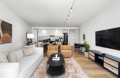 Claremont Apartment | Modern 2-Bed Apartment in Claremont with Balcony