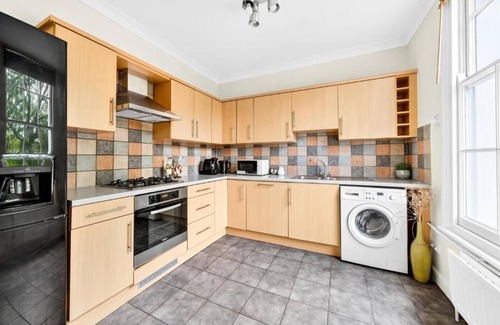 Blackheath Apartment | Modern 2-Bed Apartment near Greenwich & O2 Arena - Shooters Hill, London SE3
