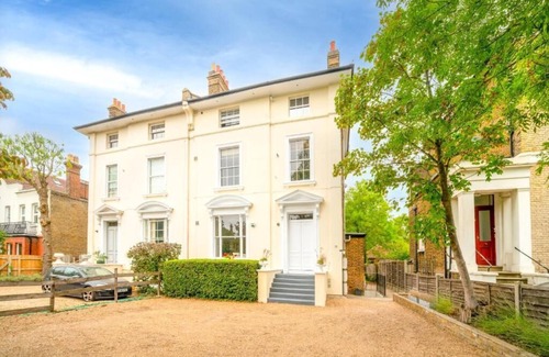 Blackheath Apartment | Modern 2-Bed Apartment near Greenwich & O2 Arena - Shooters Hill, London SE3