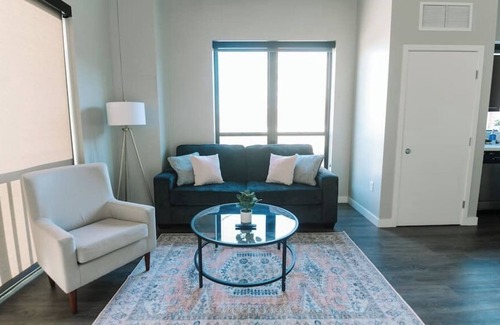 Downtown Des Moines Apartment | Modern 2 Bed Apt Downtown with Gym & Rooftop