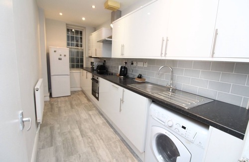 Lewisham Apartment | Modern 2 Bed Close To City Centre In London