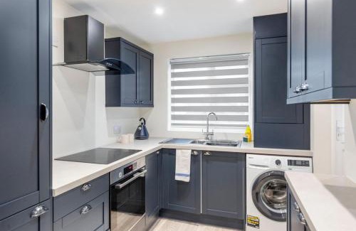Westcliff-on-Sea Apartment | Modern 2 Bed Gem Southend on Sea Free parking