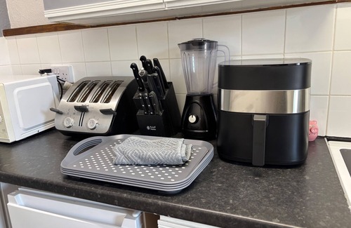 Yeovil Apartment | Modern 2-Bed Victorian Apartment - Sleeps 6 & Pets