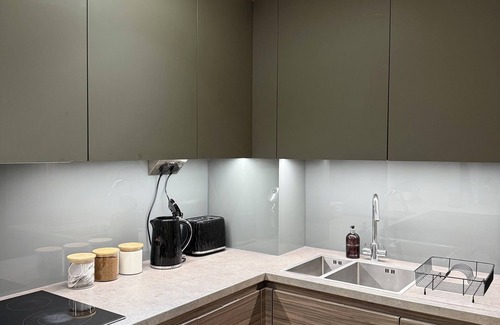 Cantelowes Apartment | MODERN 2 BEDROOM 2 BATH APARTMENT - CONTRACTORS/LONG STAYS DISCOUNT