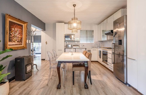Greater Johannesburg Metropolitan Area Apartment | Modern 2 Bedroom Apartment in Melville