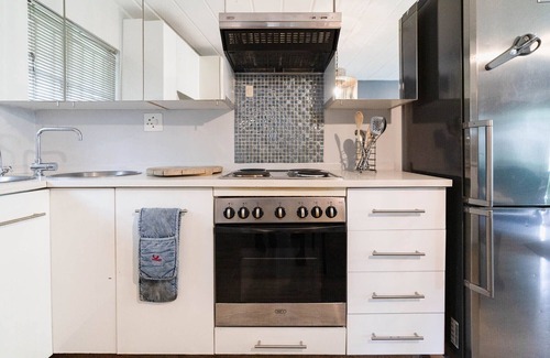Greater Johannesburg Metropolitan Area Apartment | Modern 2 Bedroom Apartment in Melville