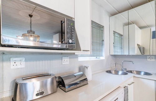 Greater Johannesburg Metropolitan Area Apartment | Modern 2 Bedroom Apartment in Melville
