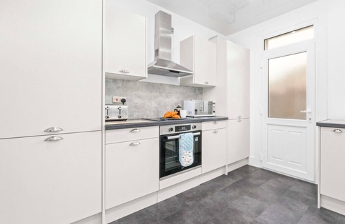 Airdrie Apartment | Modern 2 bedroom apartment close to local amenities.
