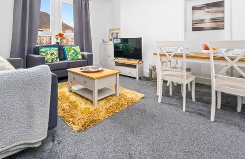 Airdrie Apartment | Modern 2 bedroom apartment close to local amenities.