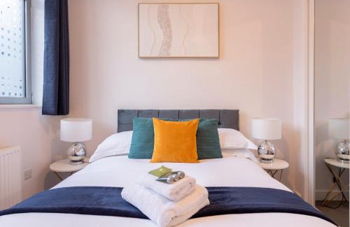 Redhill Apartment | Modern 2- Bedroom Apartment in Central Redhill!
