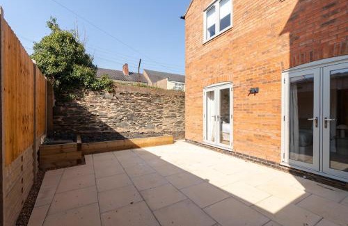 Rothley Apartment | Modern 2-Bedroom Apartment in Prime Location # 1