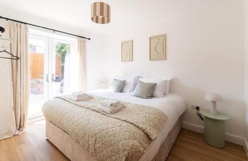Rothley Apartment | Modern 2-Bedroom Apartment in Prime Location # 1