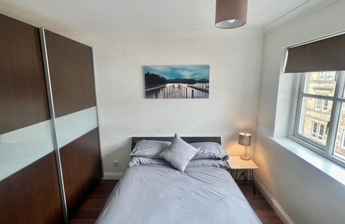 Paisley Apartment | Modern 2 bedroom apartment near Glasgow Airport