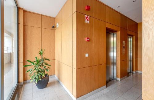 Mina Apartment | Modern 2 bedroom apt 20 min from city center