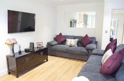 Bournemouth Apartment | Modern 2 bedroom central property with private parking