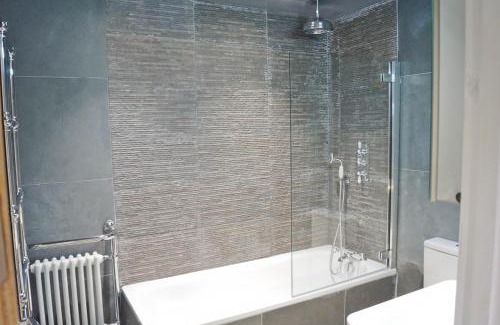 Bournemouth Apartment | Modern 2 bedroom central property with private parking