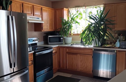 Warren Condo | Modern 2-Bedroom Condo in Warren