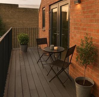 North Finchley Apartment | Modern 2-Bedroom Flat with Balcony in Central Location