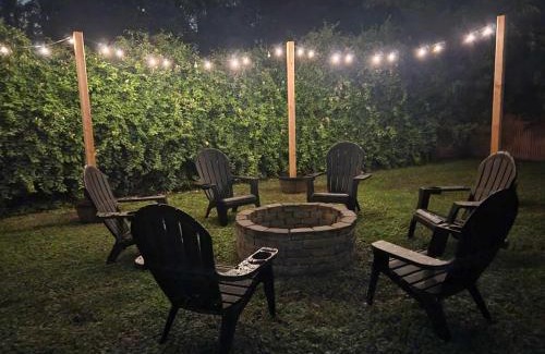 Portsmouth House | Modern 2 Bedroom Home with Fire Pit, Bikes