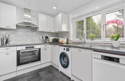 Bellshill House | Modern 2 bedroom hose with private driveway.