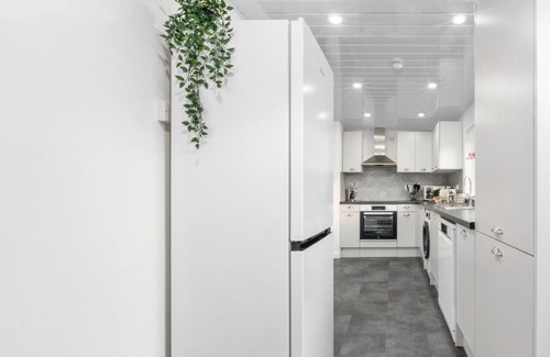 Bellshill House | Modern 2 bedroom hose with private driveway.