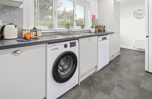 Bellshill House | Modern 2 bedroom hose with private driveway.