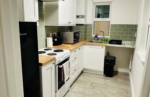 Lincoln House | Modern 2-bedroom house with WiFi and parking in Lincoln city