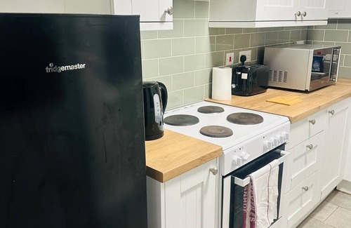Lincoln House | Modern 2-bedroom house with WiFi and parking in Lincoln city