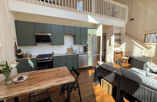 Lansing House | Modern 2-bedroom mountain house in brilliant Lansing