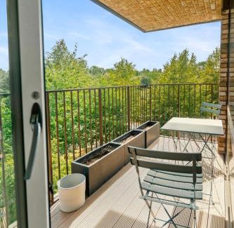 Park Royal Apartment | Modern 2 Bedroom with Superking Bed & Balcony views Near Wembley