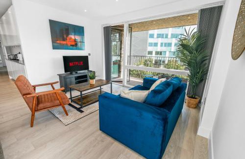 Park Royal Apartment | Modern 2 Bedroom with Superking Bed & Balcony views Near Wembley