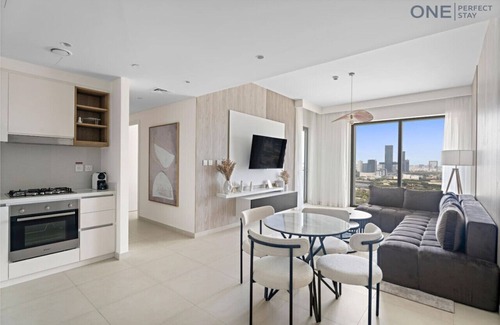 Za'abeel 1 Apartment | Modern 2-BR Oasis Downtown Views