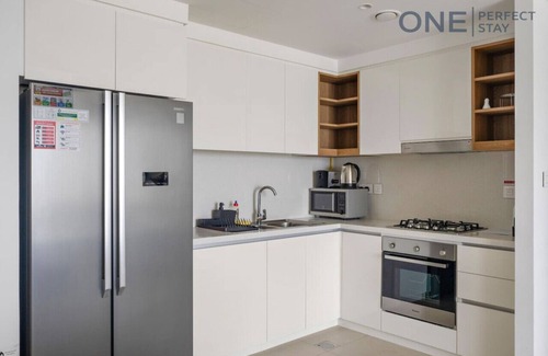 Za'abeel 1 Apartment | Modern 2-BR Oasis Downtown Views