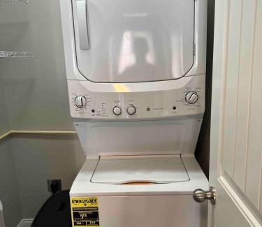 Richmond House | Modern 2bd 2ba - Near I75, No Steps, Free Wifi