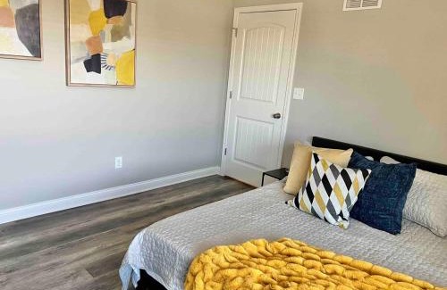 Richmond House | Modern 2bd 2ba - Near I75, No Steps, Free Wifi