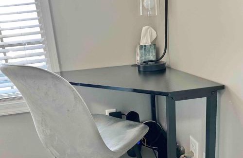 Richmond House | Modern 2bd 2ba - Near I75, No Steps, Free Wifi