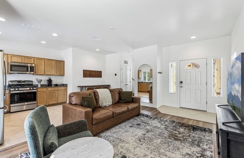 Flagstaff House | Modern 2BD/2King Sleep-friendly Home, 5min to Downtown. Built in 2024 - all new!