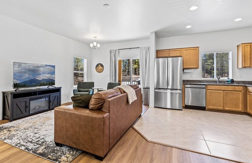 Flagstaff House | Modern 2BD/2King Sleep-friendly Home, 5min to Downtown. Built in 2024 - all new!