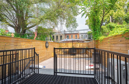 Ocean Hill Apartment | Modern 2Bd Brooklyn Stay with Rec Room & Backyard