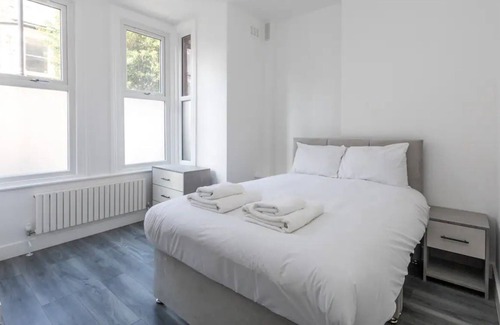 Kilburn Apartment | Modern 2BD Flat with a Garden - West Hampstead