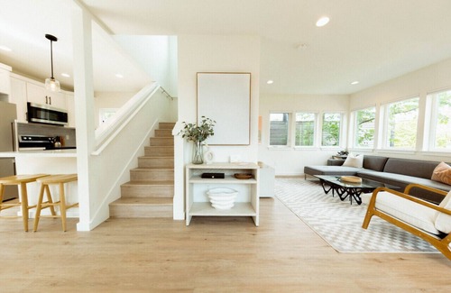 Ballard House | Modern 2BD Getaway | Private Yard | City Views