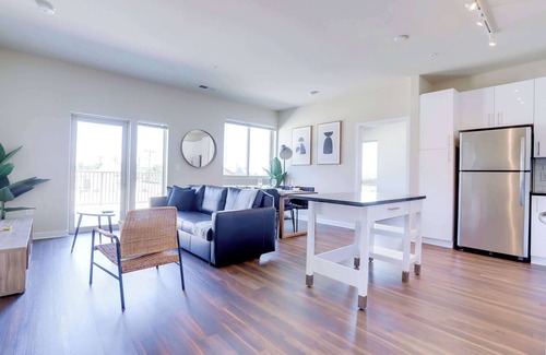 Jefferson Manor Apartment | Modern 2BR + Den with Balcony & Gym